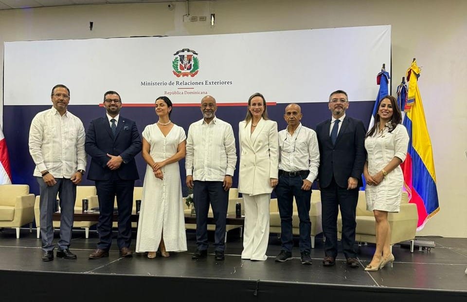rector UManizales en República Dominicana