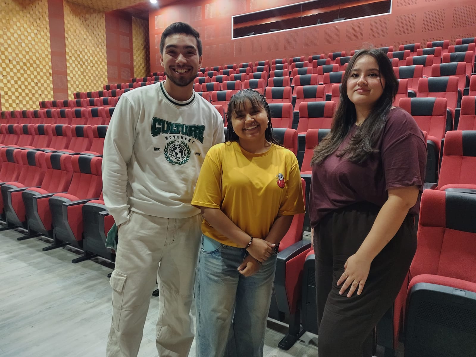 estudiantes mexicanos y peruana en psicología